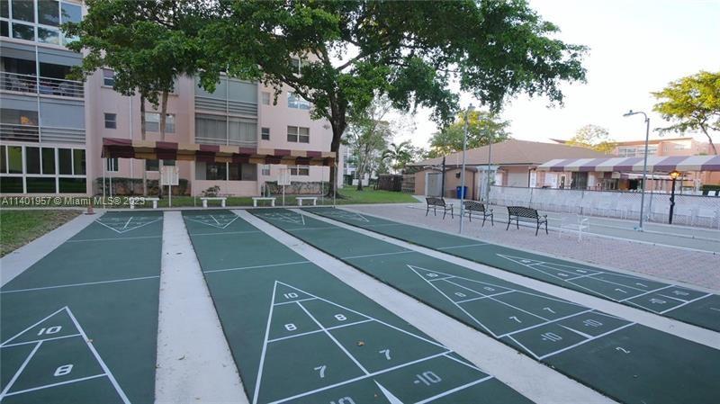 2841 Somerset Dr Unit: 400