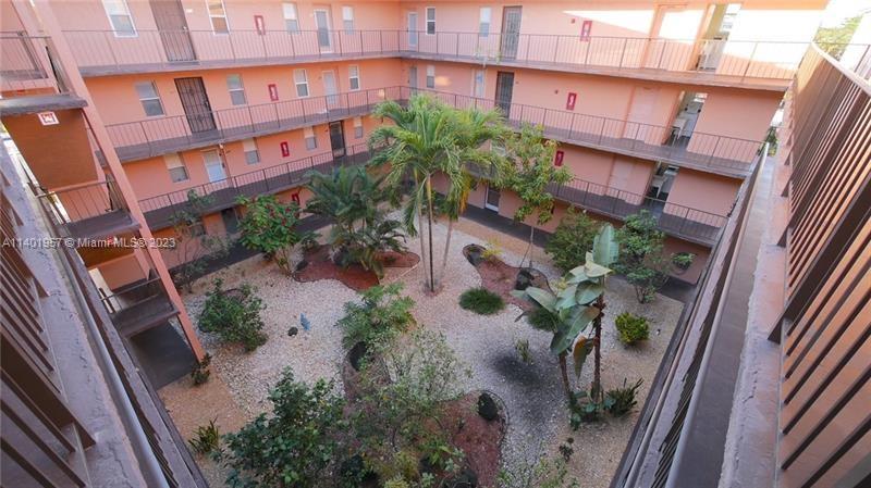 2841 Somerset Dr Unit: 400