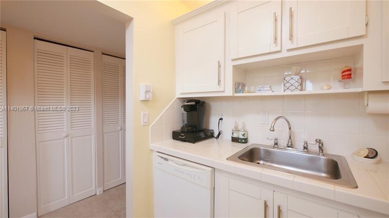 2841 Somerset Dr Unit: 400