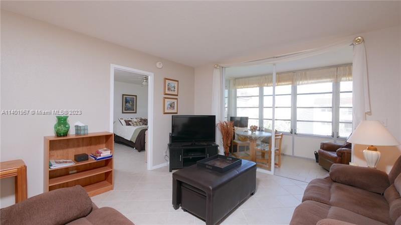 2841 Somerset Dr Unit: 400