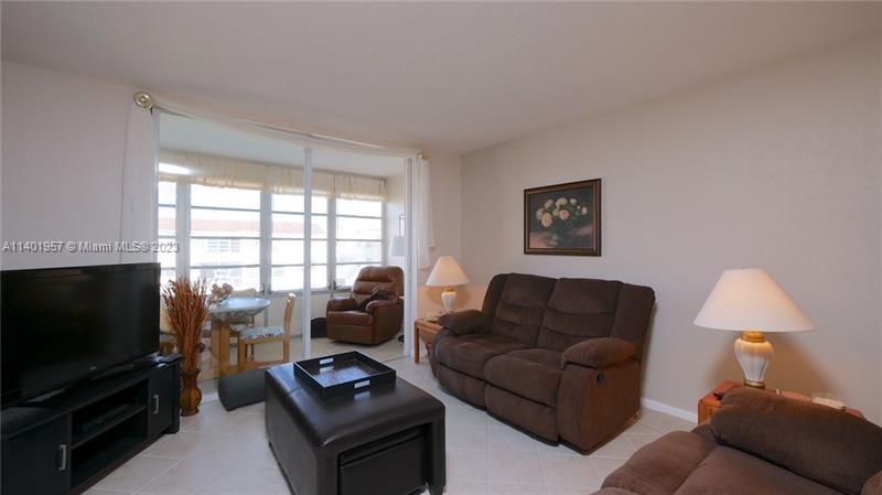2841 Somerset Dr Unit: 400