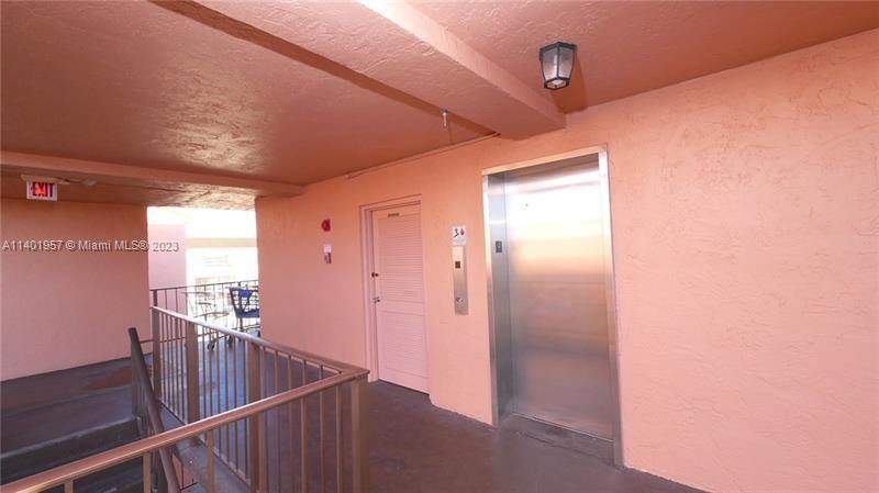 2841 Somerset Dr Unit: 400