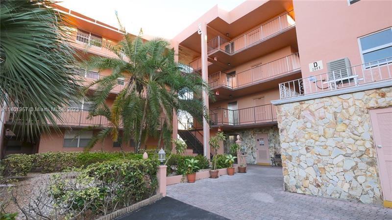 2841 Somerset Dr Unit: 400