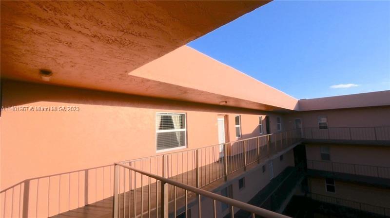 2841 Somerset Dr Unit: 400