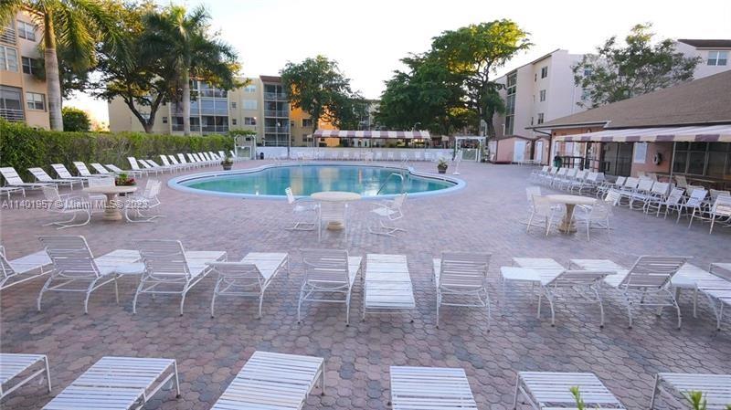 2841 Somerset Dr Unit: 400