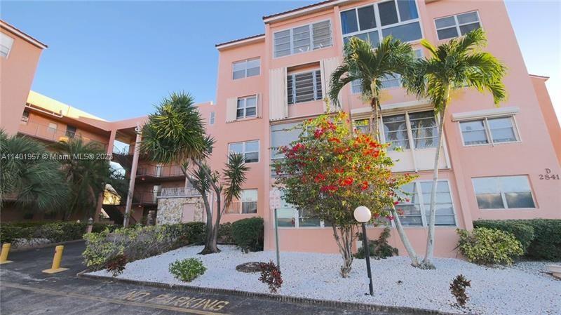 2841 Somerset Dr Unit: 400