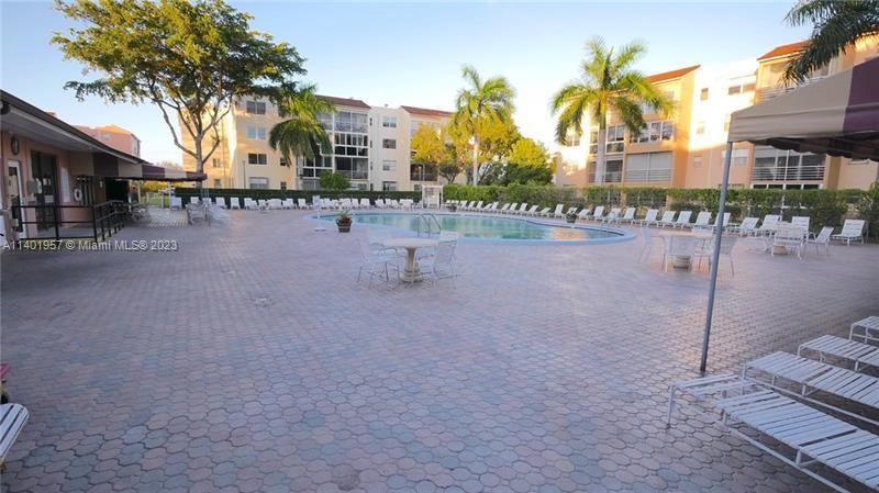 2841 Somerset Dr Unit: 400