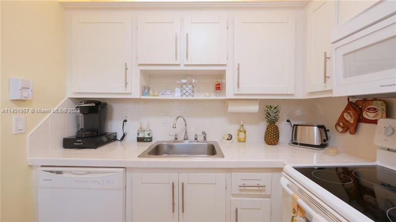 2841 Somerset Dr Unit: 400