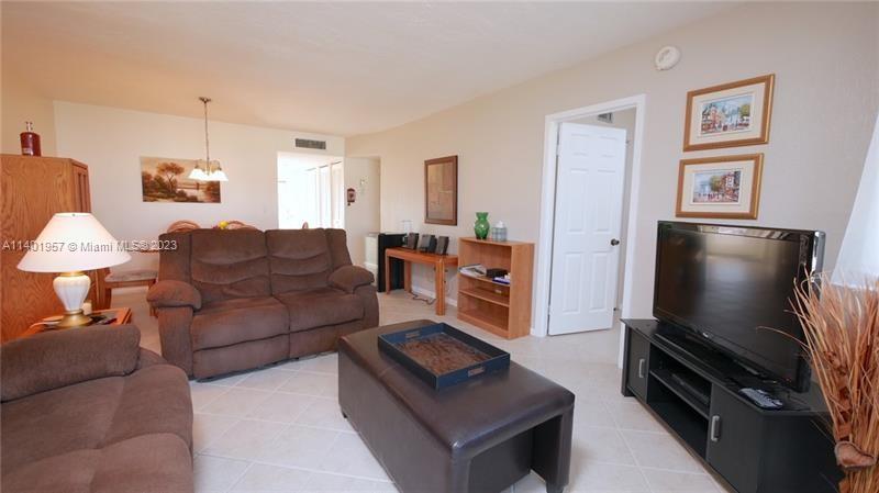 2841 Somerset Dr Unit: 400