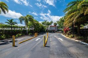 4700 SW 67th Ave # P15