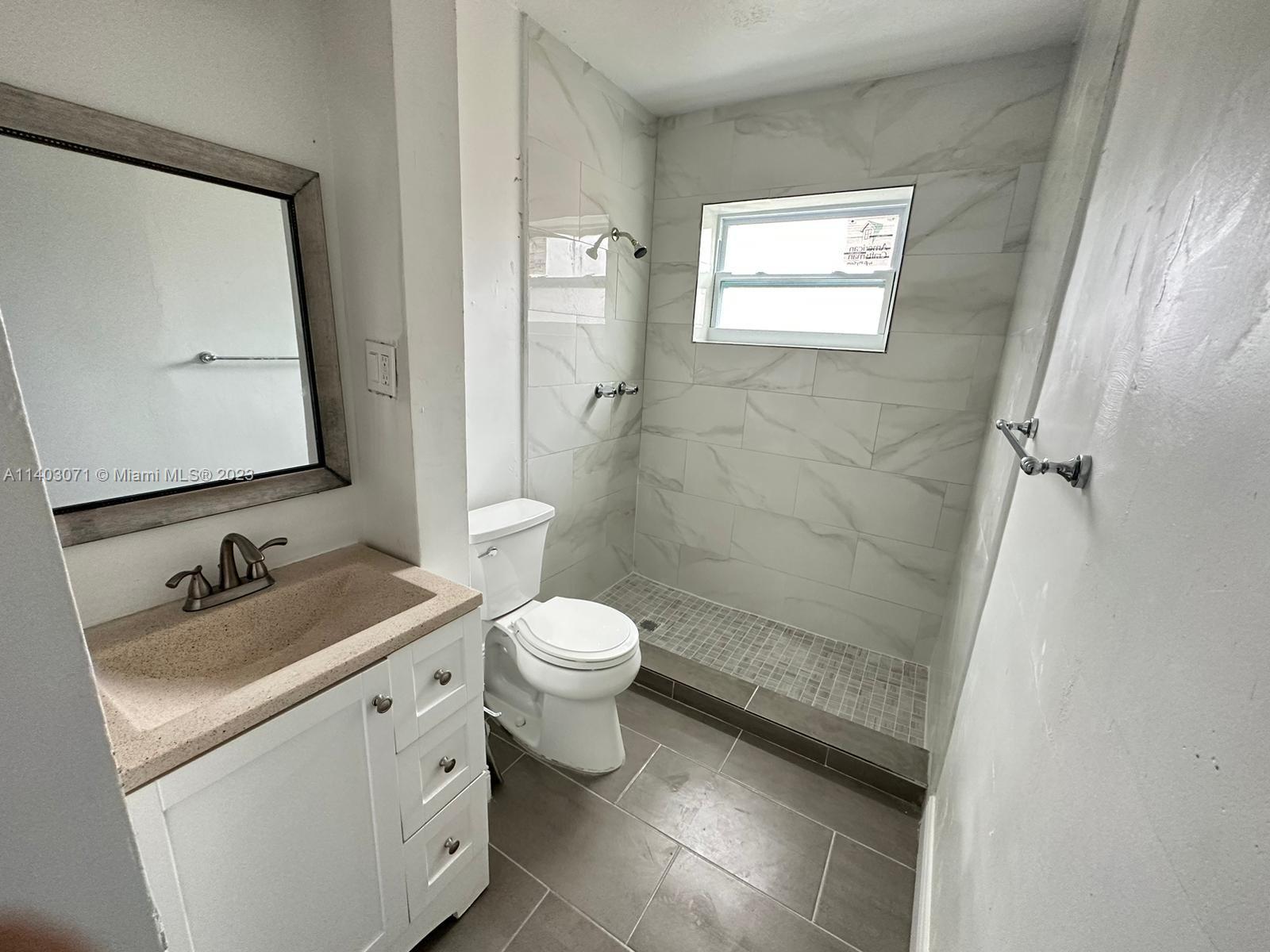 723 SW 5th St Unit: 2