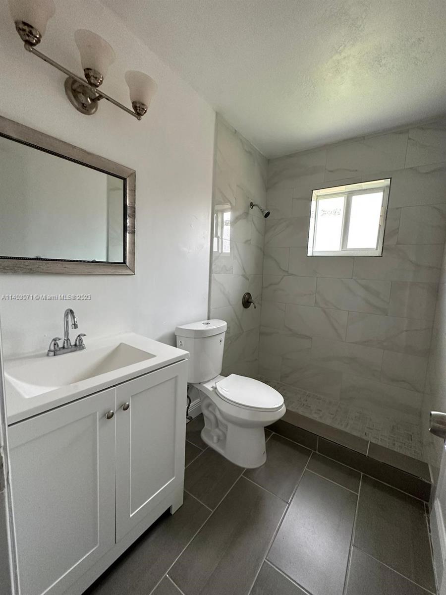 723 SW 5th St Unit: 2