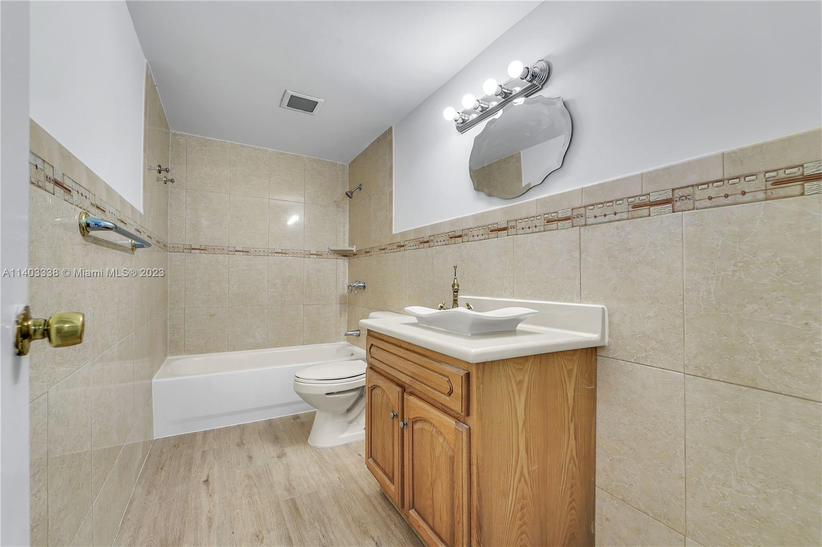 5050 NW 7th St Unit: PH3