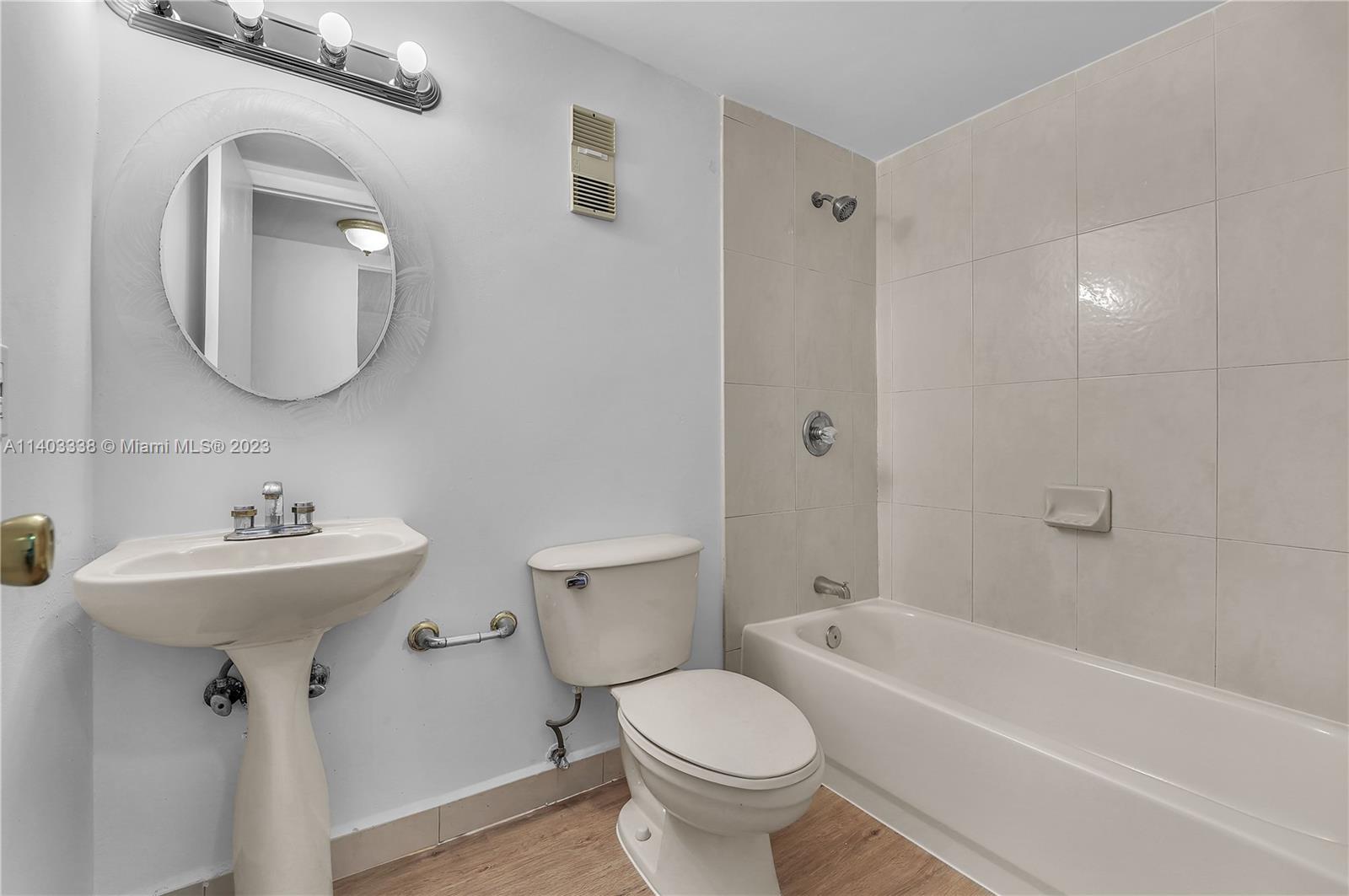 5050 NW 7th St Unit: PH3
