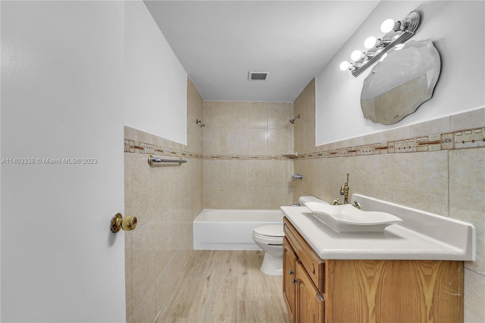 5050 NW 7th St Unit: PH3