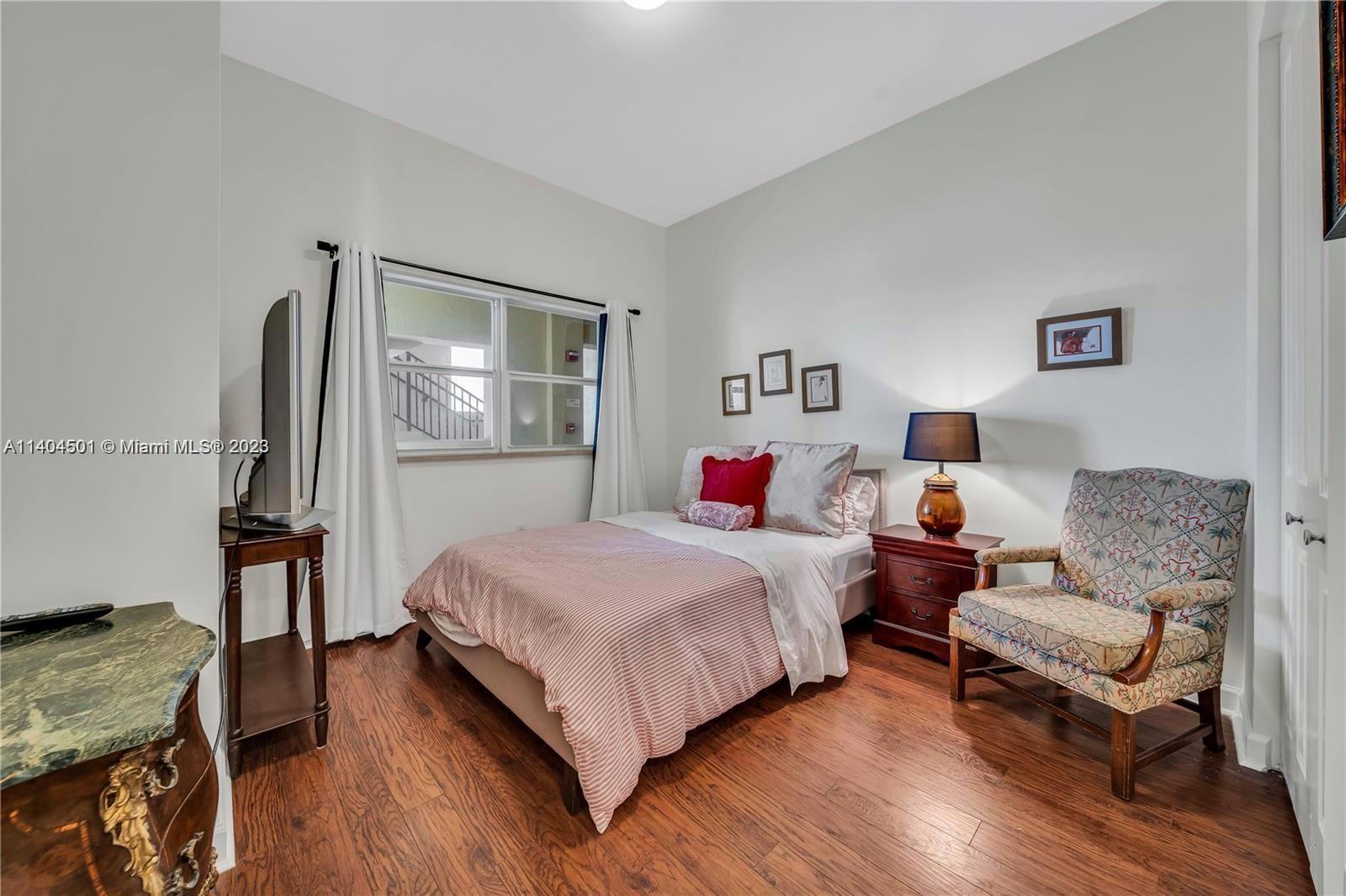 1607 Ponce De Leon Blvd Unit: 10C