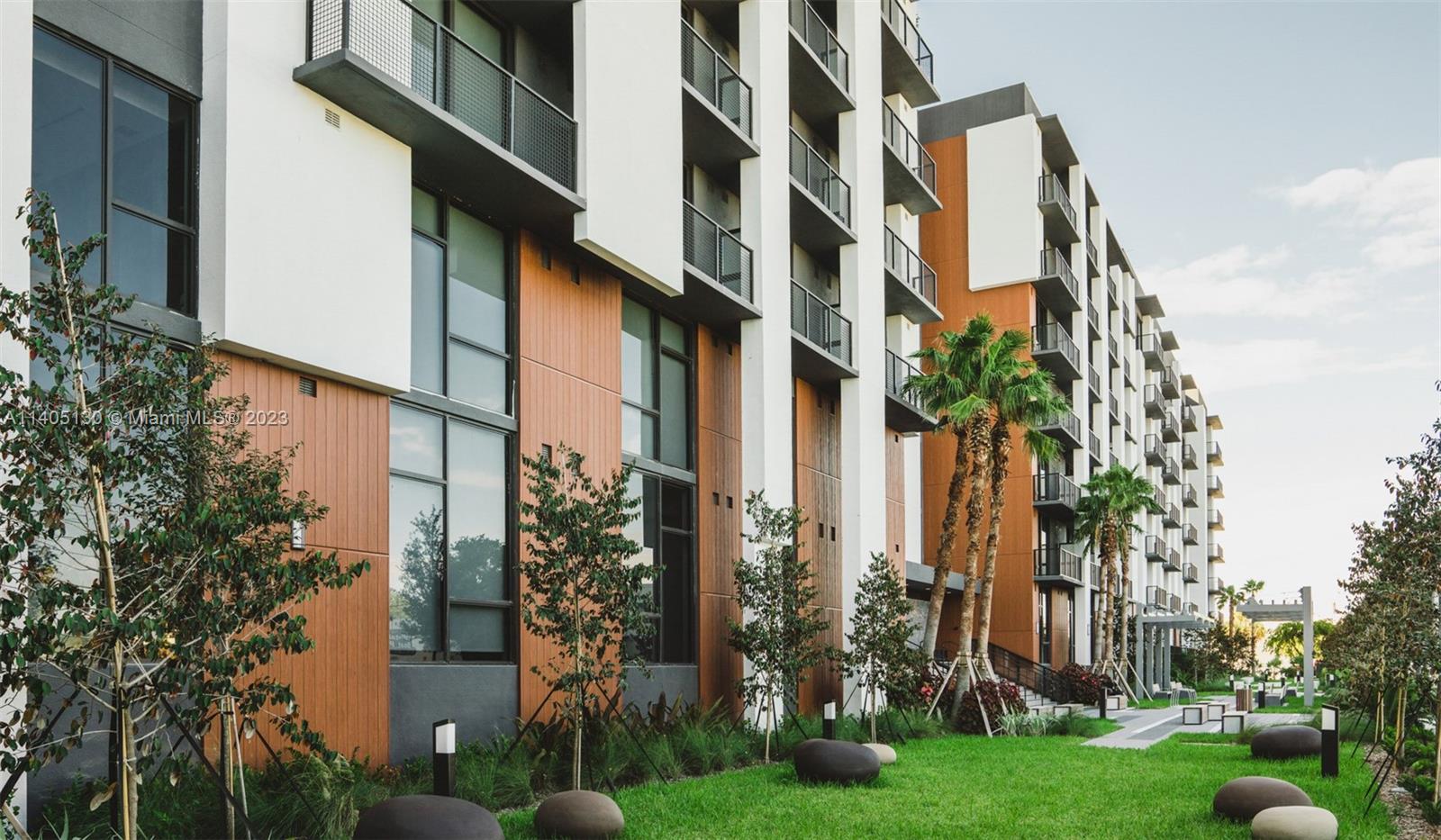 555 NE 8th St Unit: PH2308