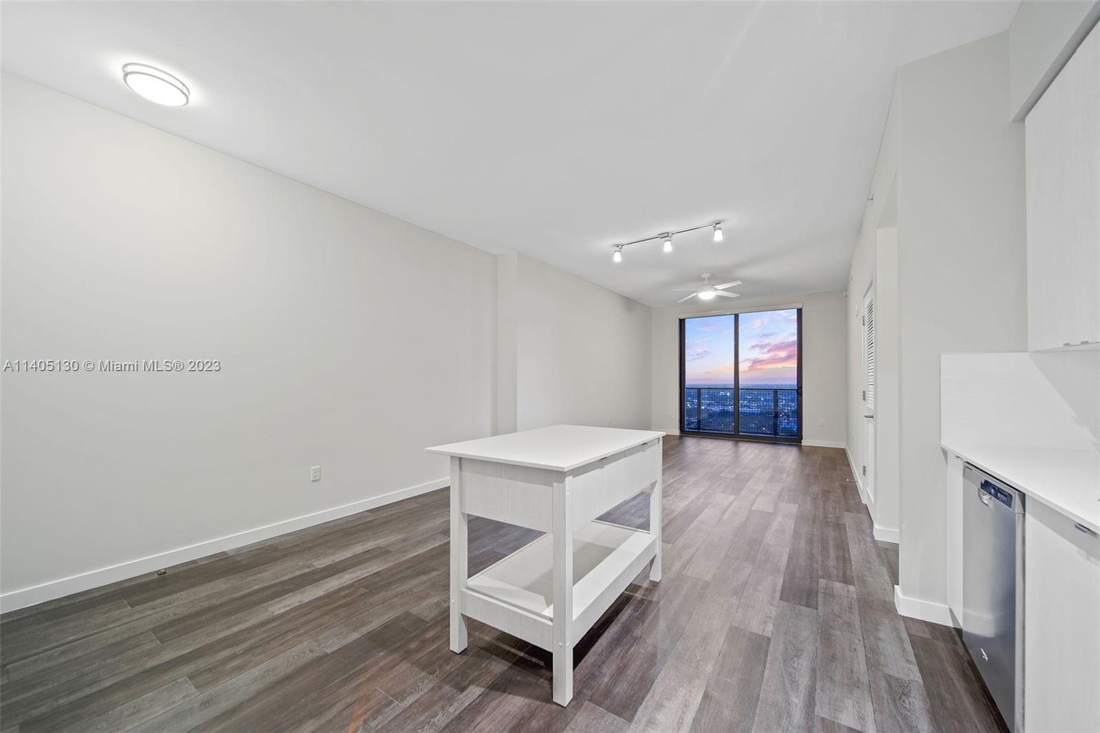 555 NE 8th St Unit: PH2308