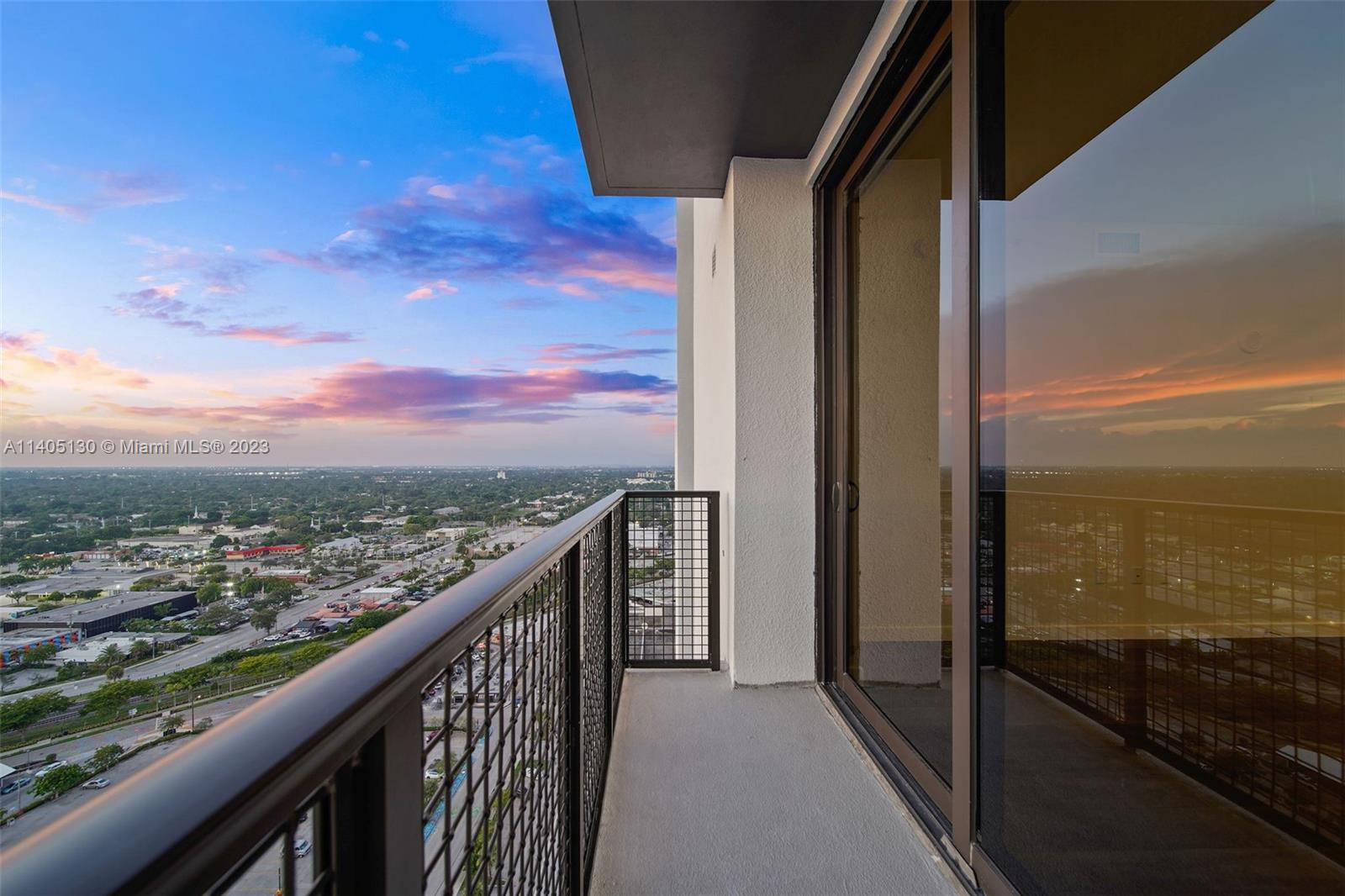 555 NE 8th St Unit: PH2308