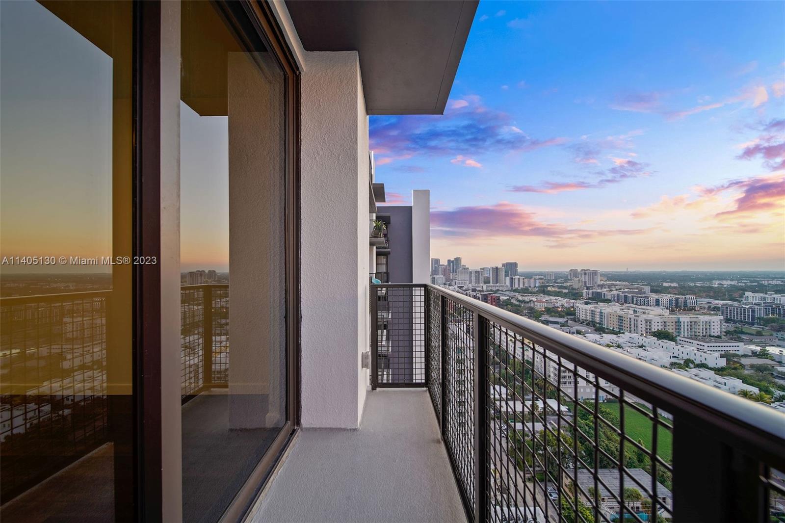 555 NE 8th St Unit: PH2308