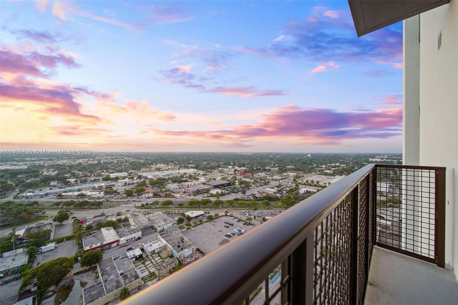555 NE 8th St Unit: PH2308