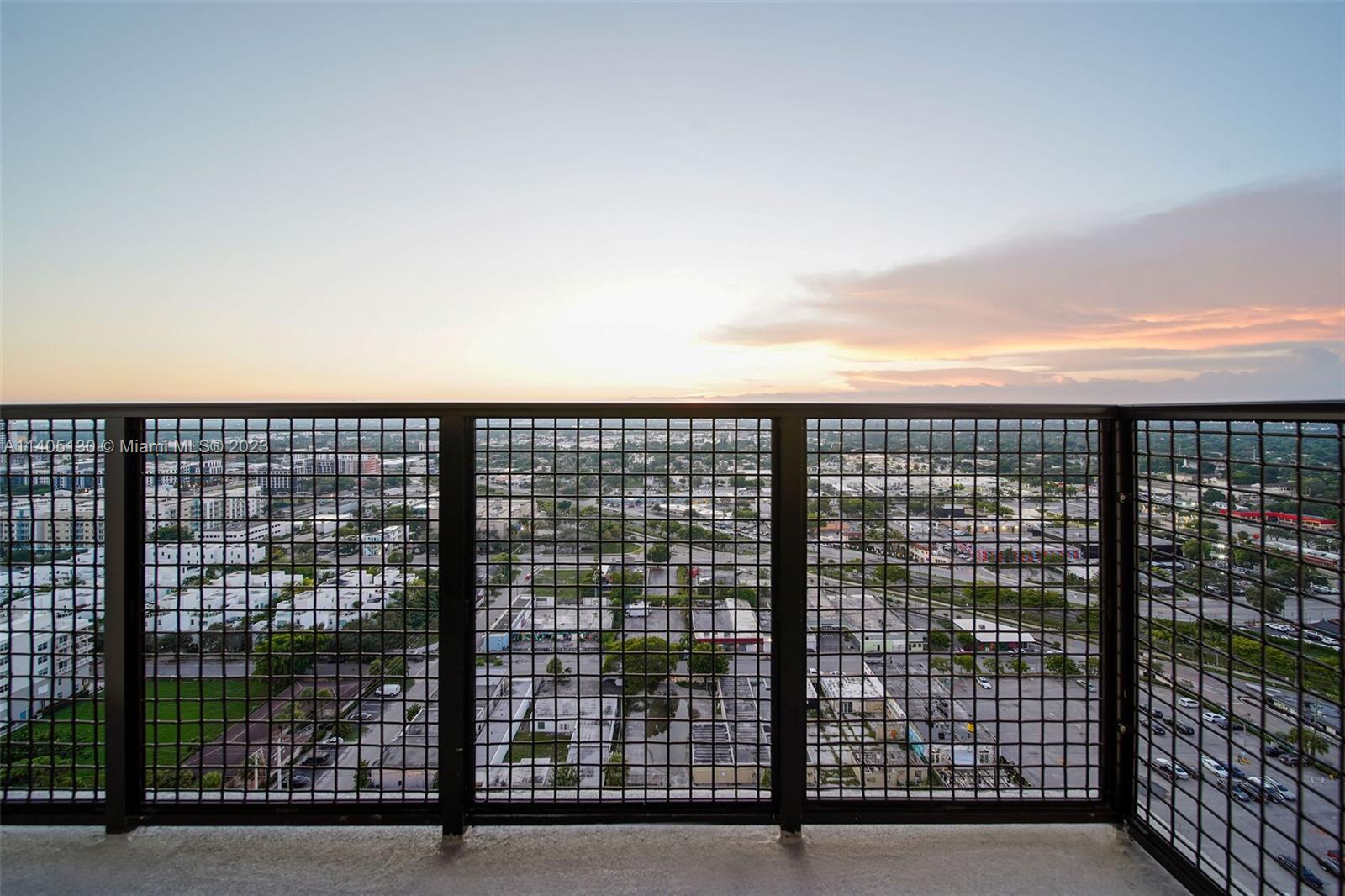 555 NE 8th St Unit: PH2308