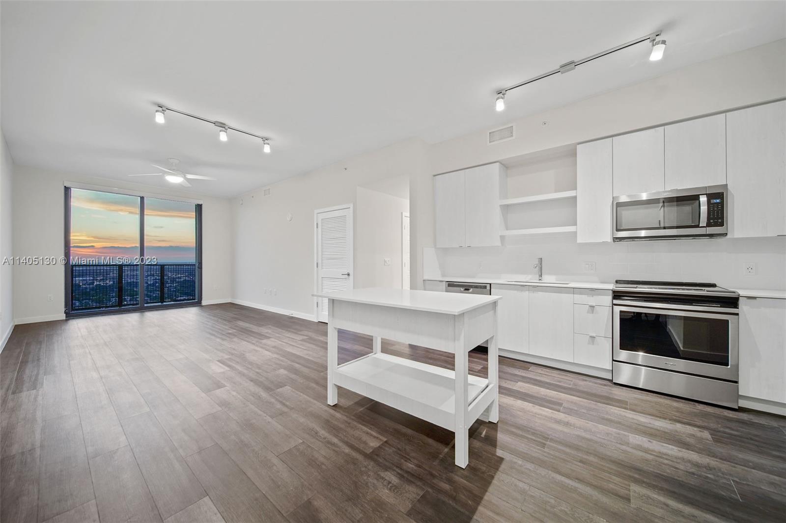 555 NE 8th St Unit: PH2308