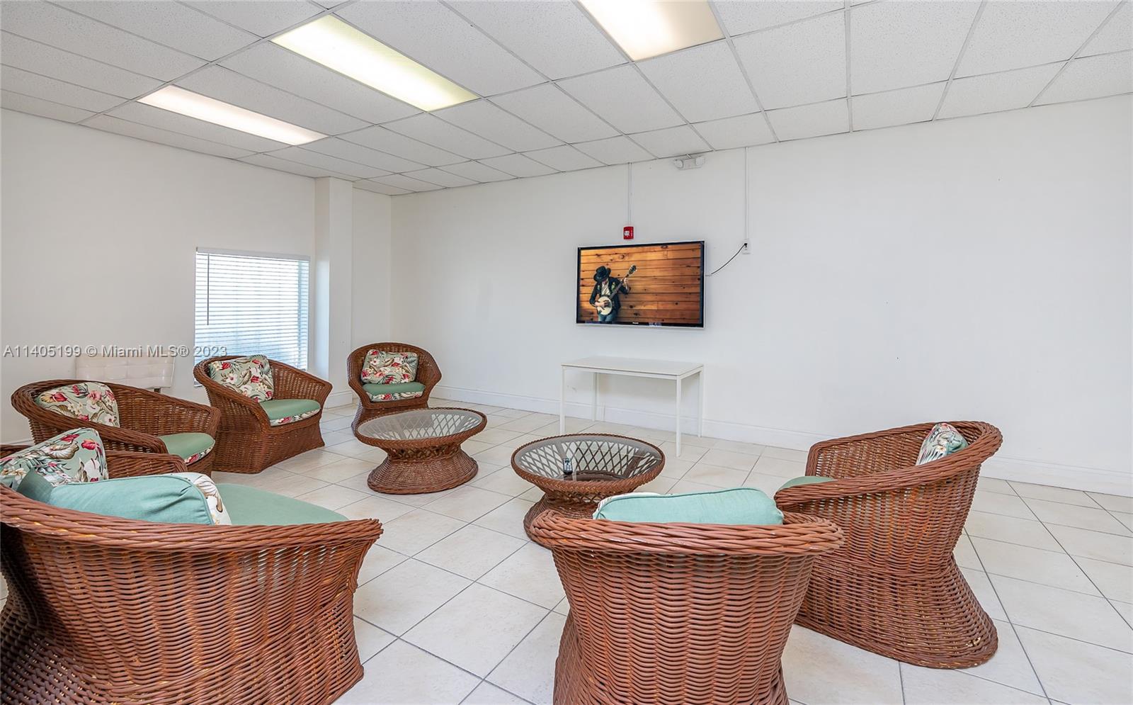 1001 91st St Unit: 304