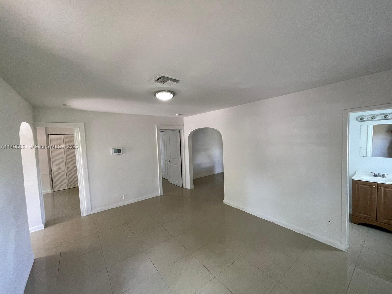 2000 Madison St Unit: 1-4