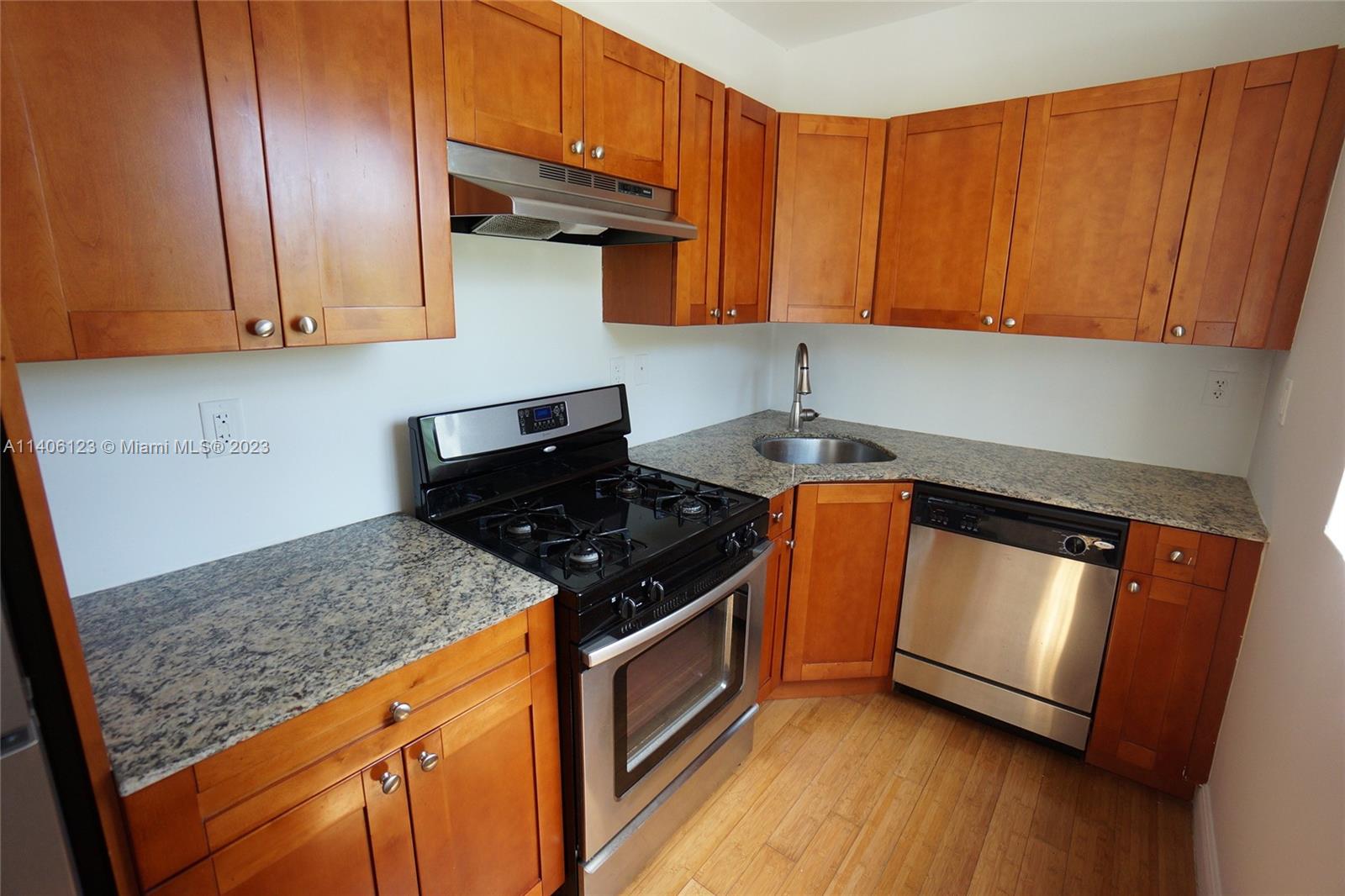 7950 Tatum Waterway Dr Unit: 20