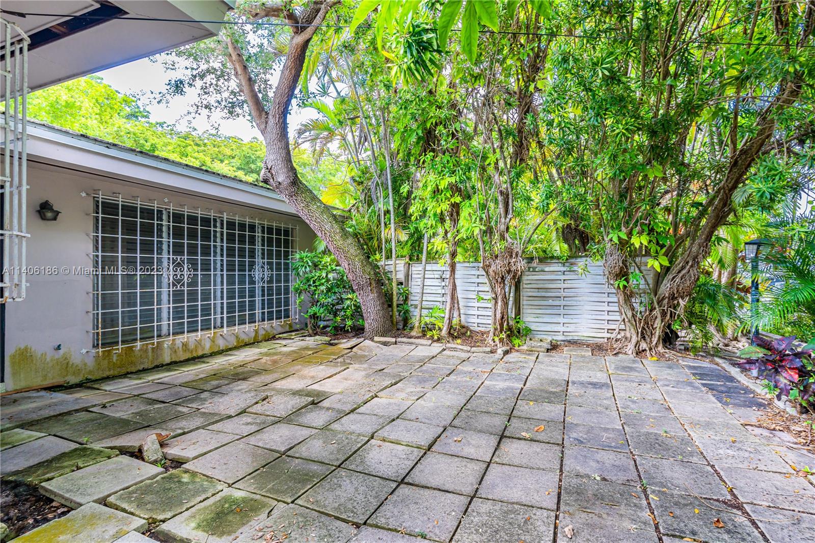 5350 Orduna Dr