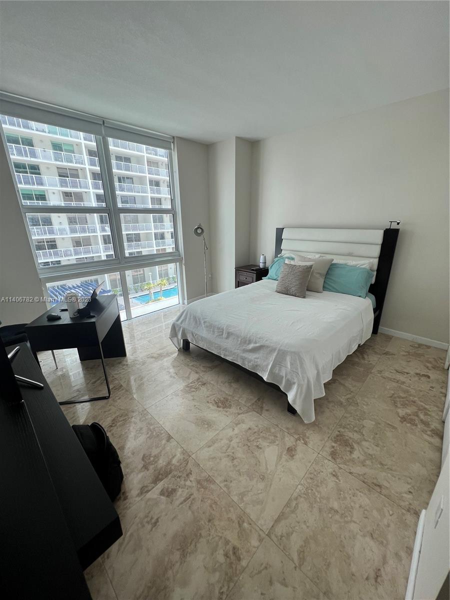 186 SE 12th Ter # 1506