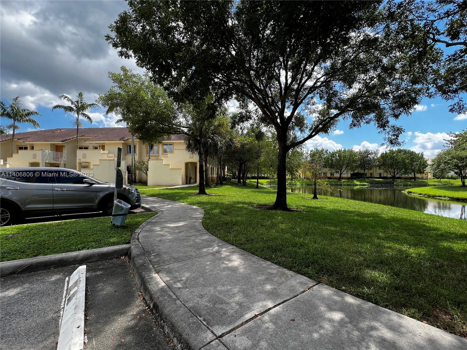 4785 SW 62nd Ave Unit: 101
