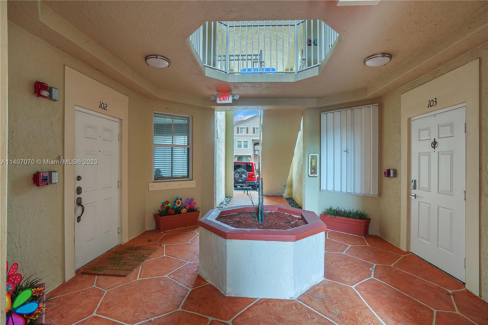 8886 W Flagler St Unit: 102