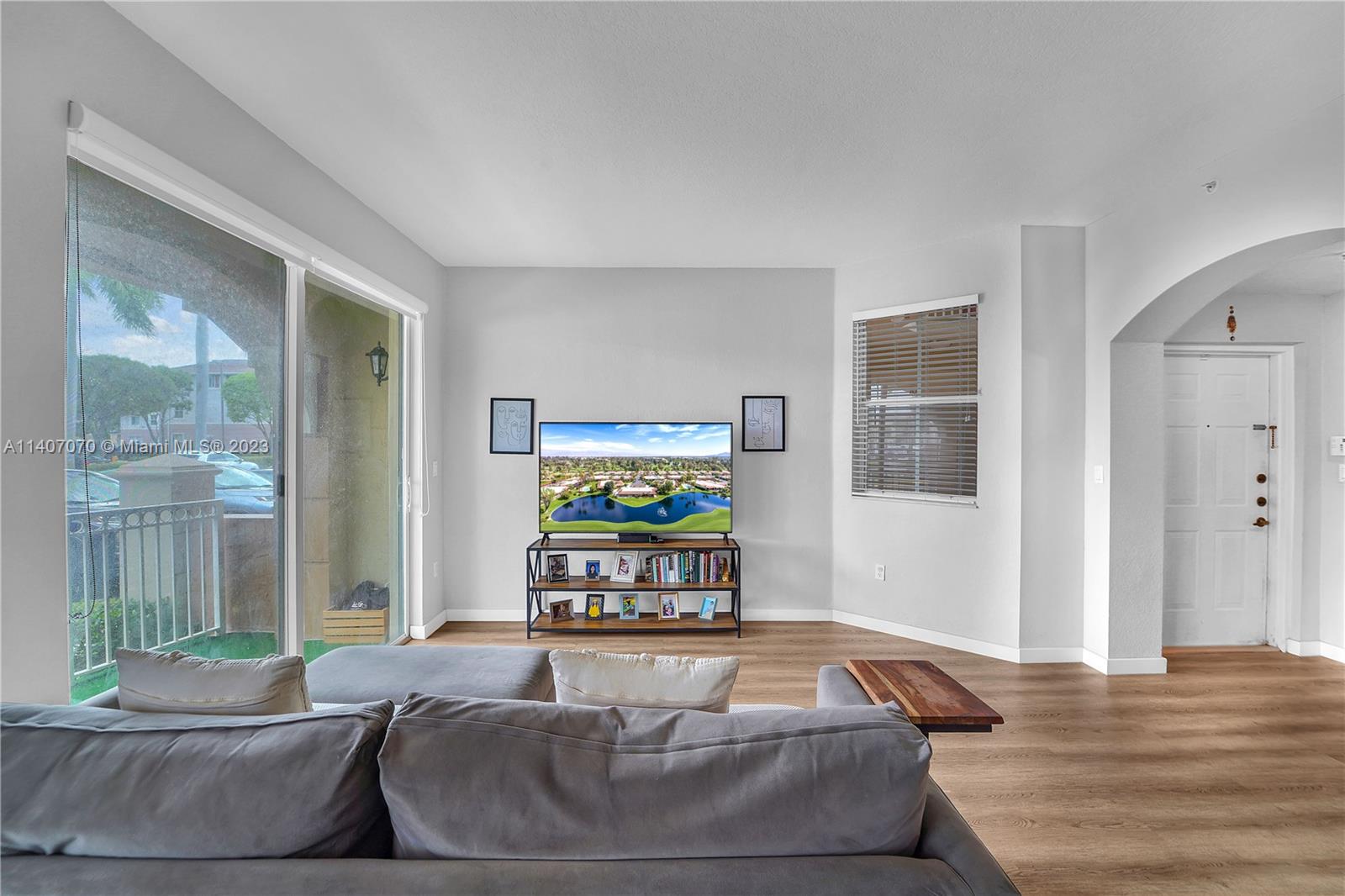 8886 W Flagler St Unit: 102