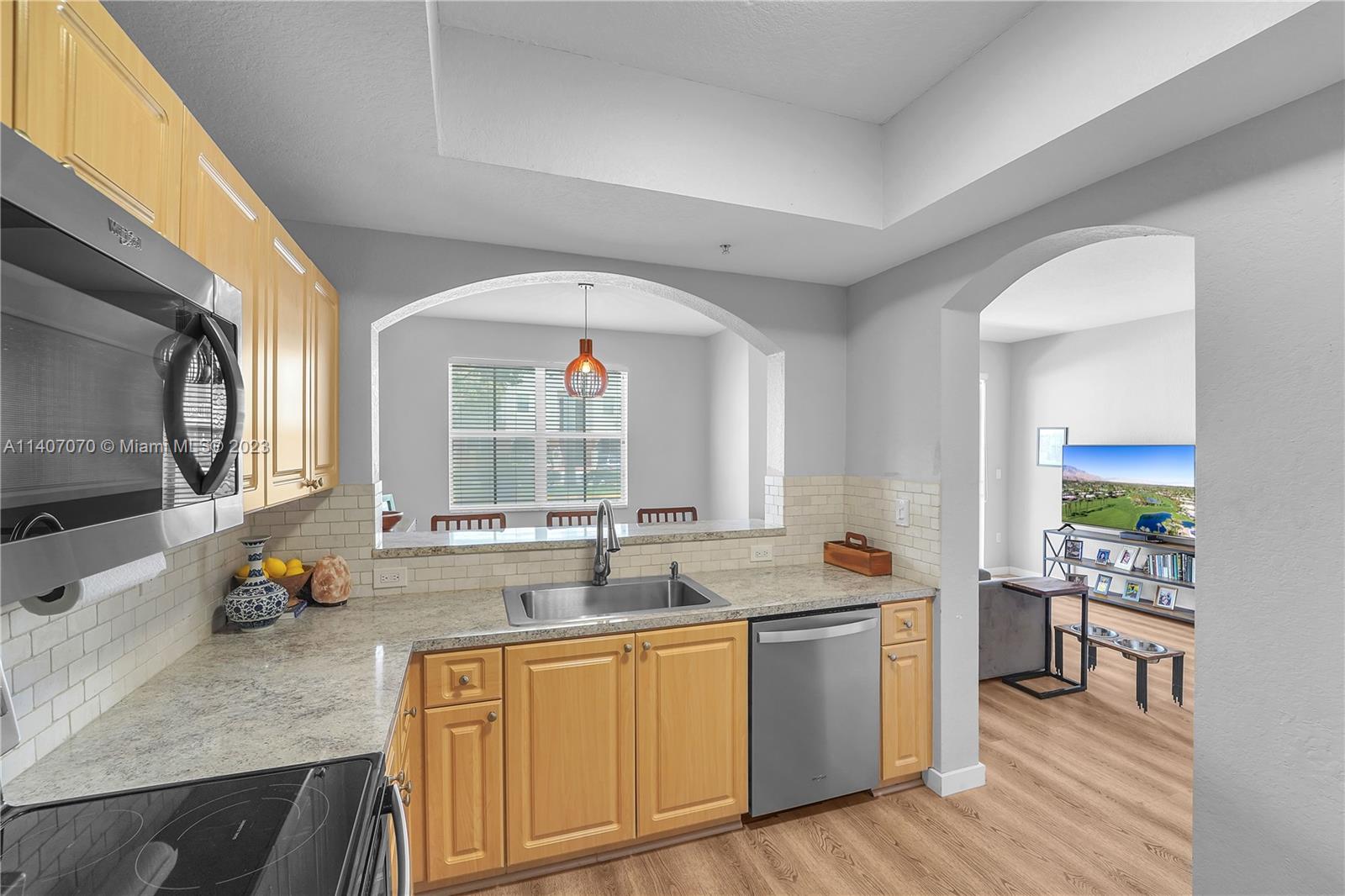 8886 W Flagler St Unit: 102