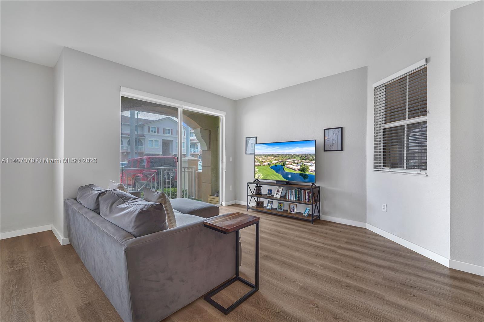 8886 W Flagler St Unit: 102