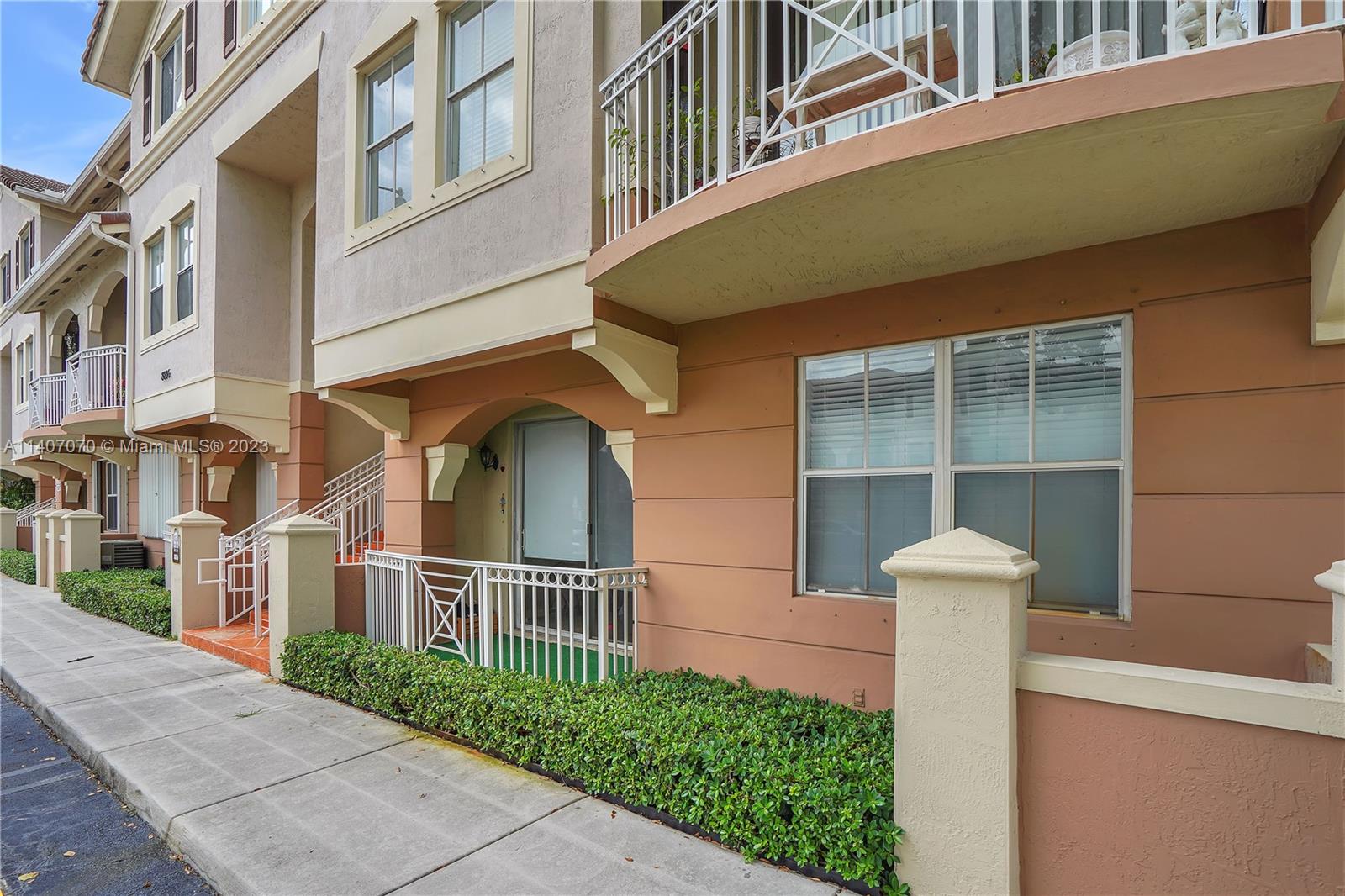 8886 W Flagler St Unit: 102