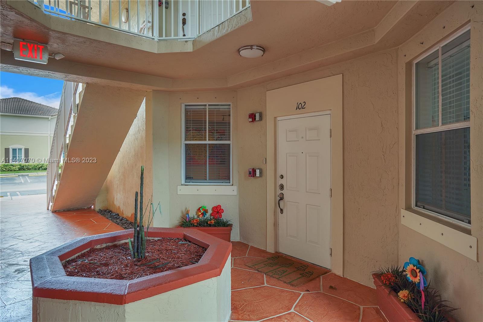 8886 W Flagler St Unit: 102