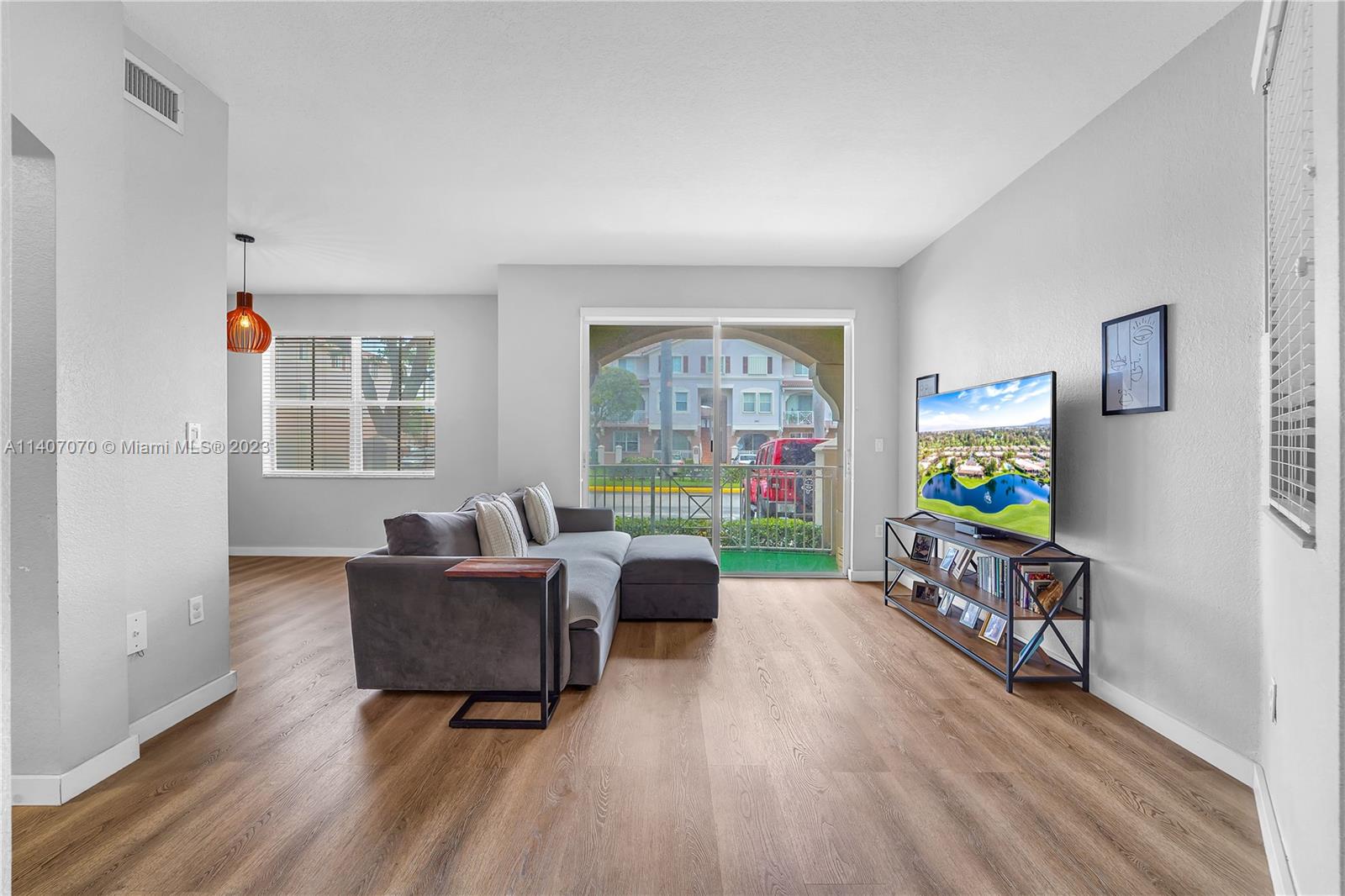 8886 W Flagler St Unit: 102