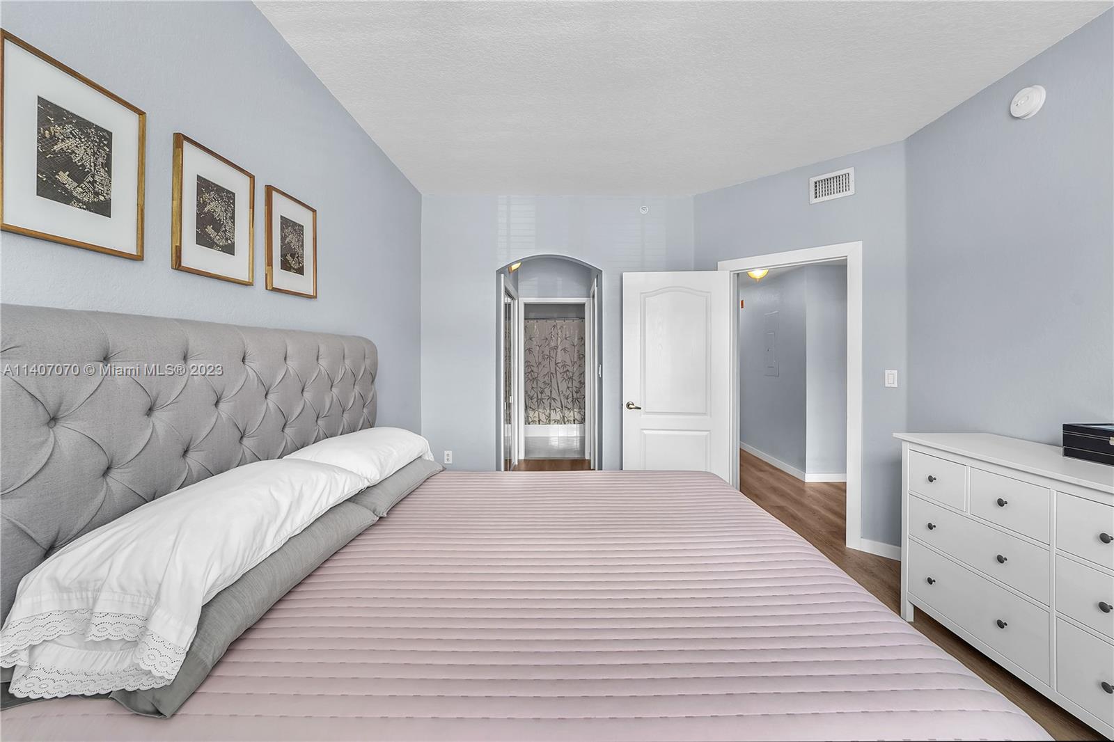8886 W Flagler St Unit: 102