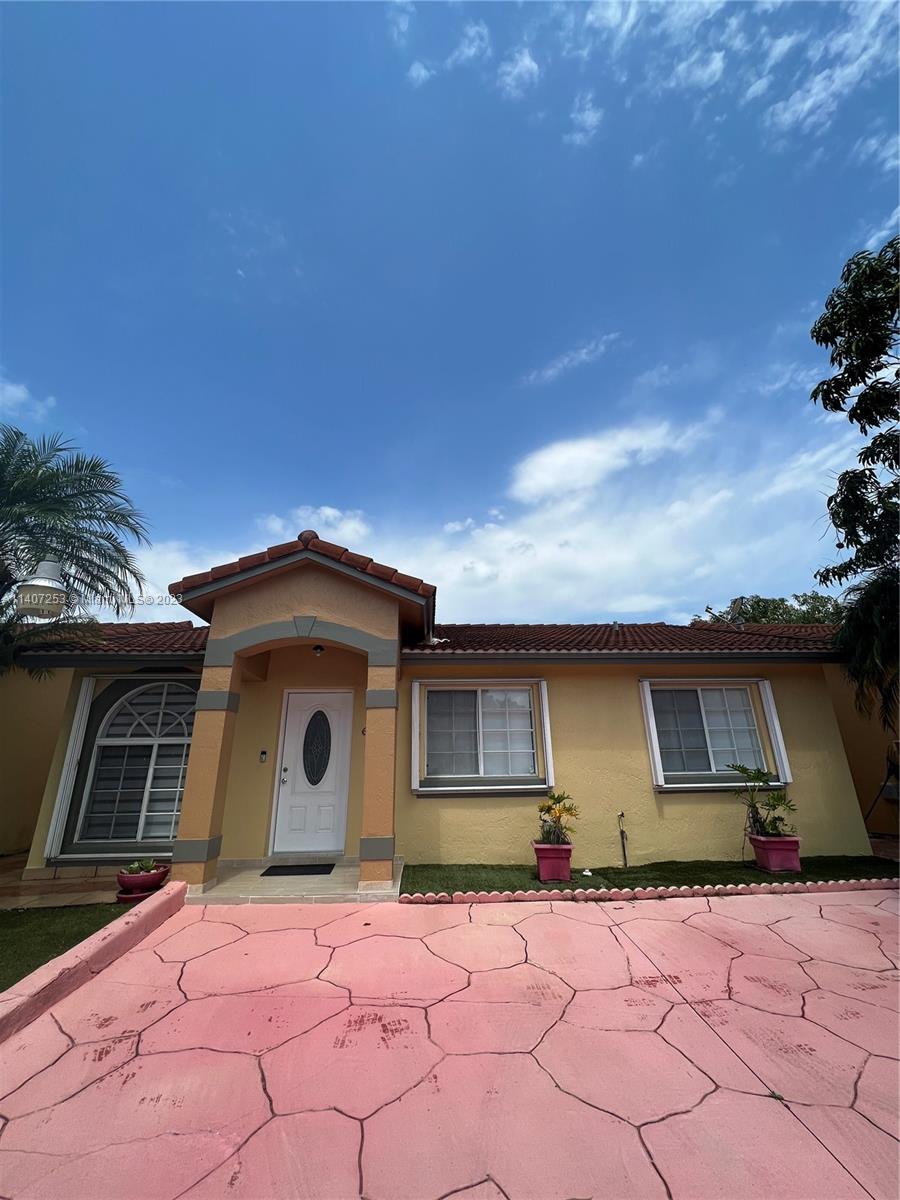 8285 NW 186th St Unit: 604