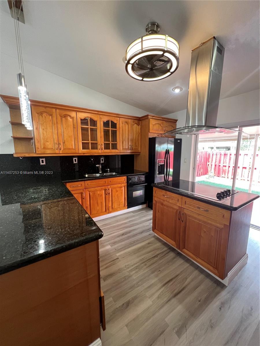 8285 NW 186th St Unit: 604