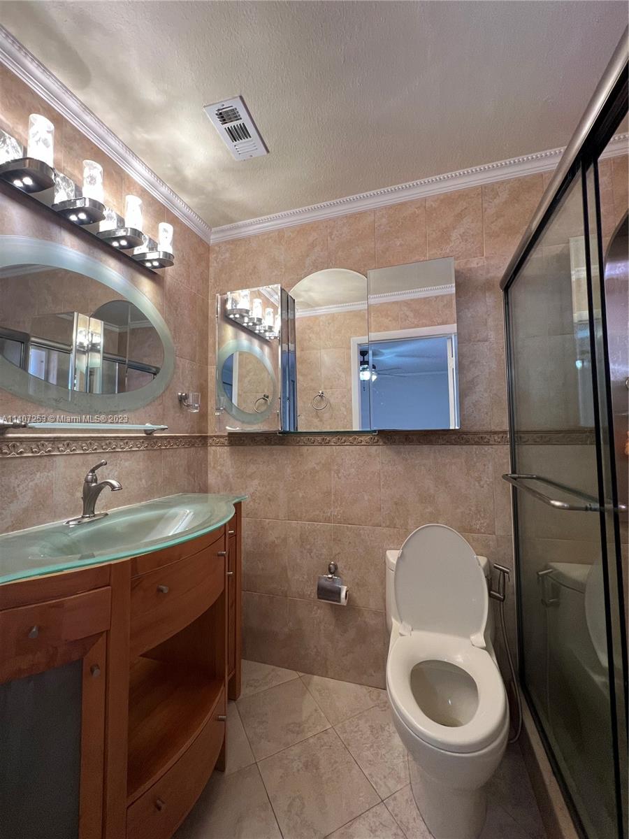 8285 NW 186th St Unit: 604