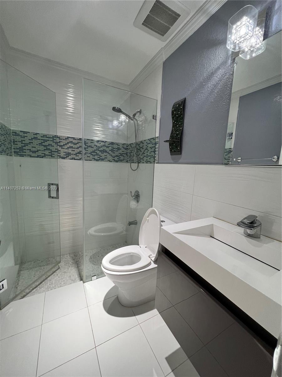 8285 NW 186th St Unit: 604