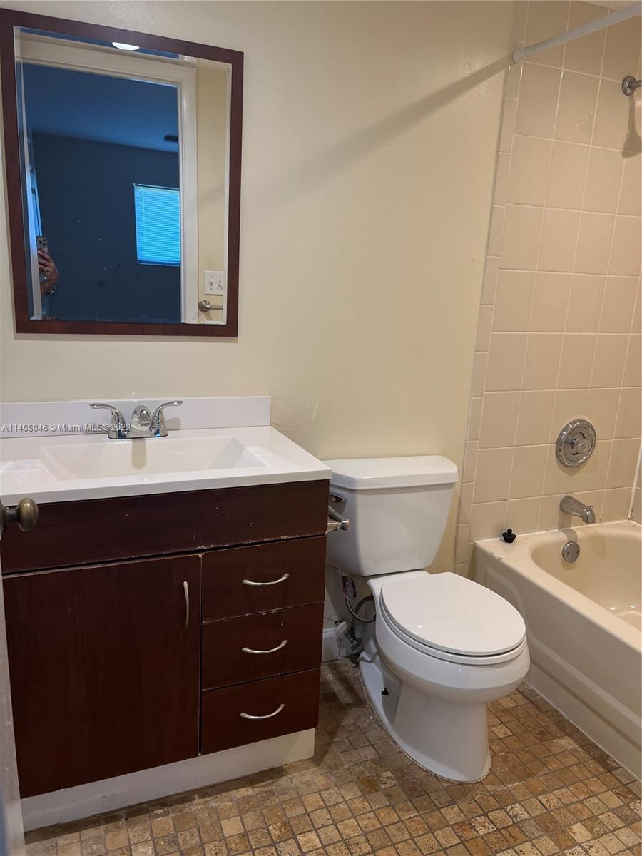 3612 SW 7th PLACE
