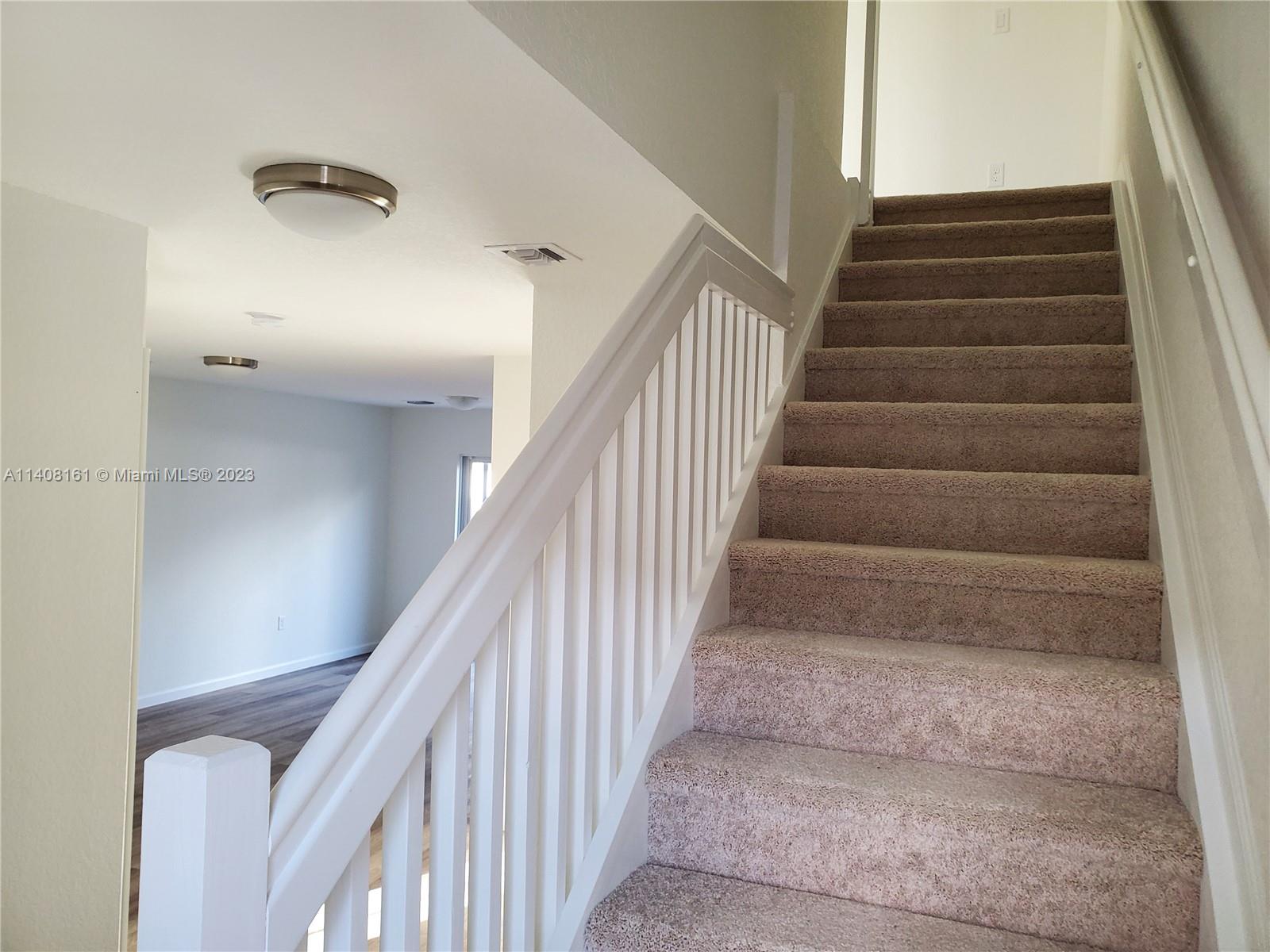 190 SW 3rd Ct