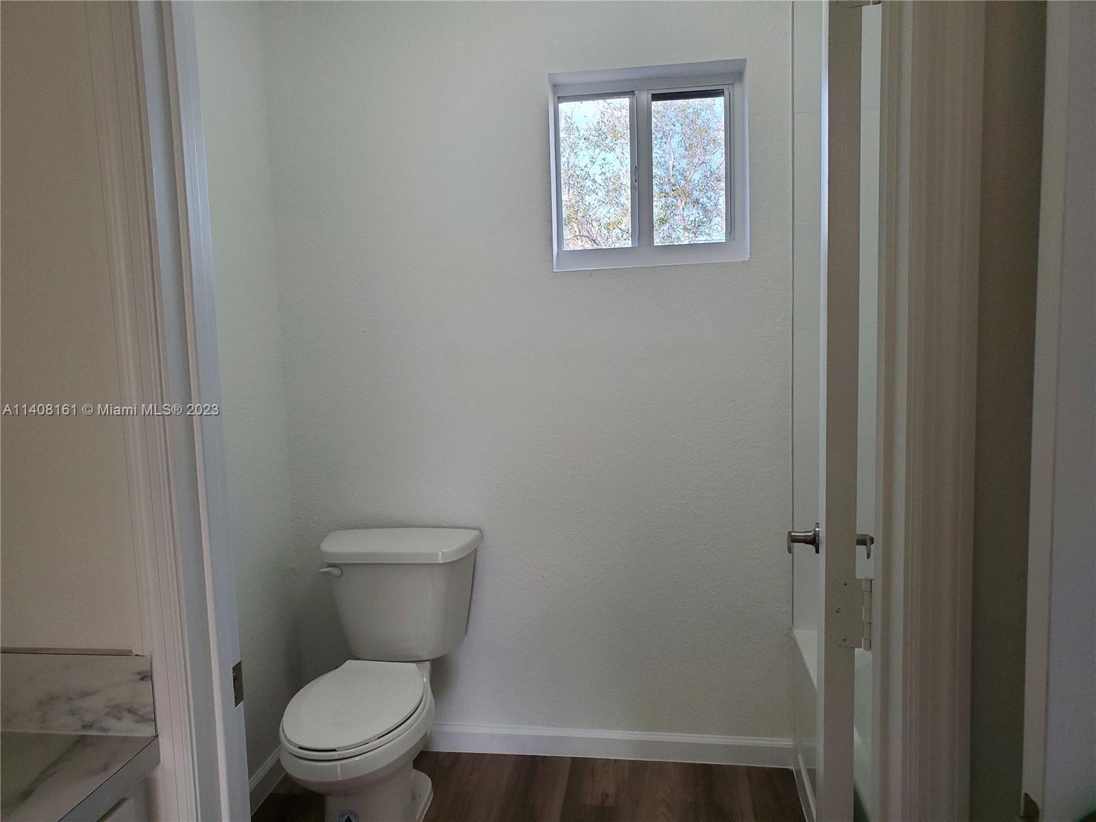 190 SW 3rd Ct