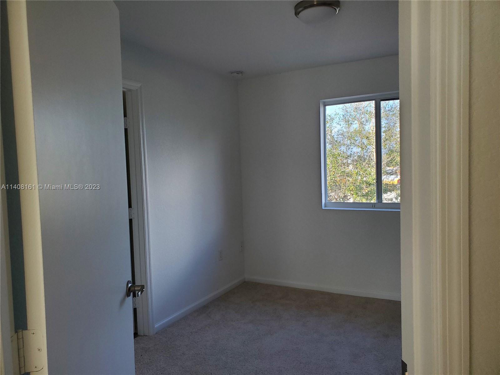 190 SW 3rd Ct