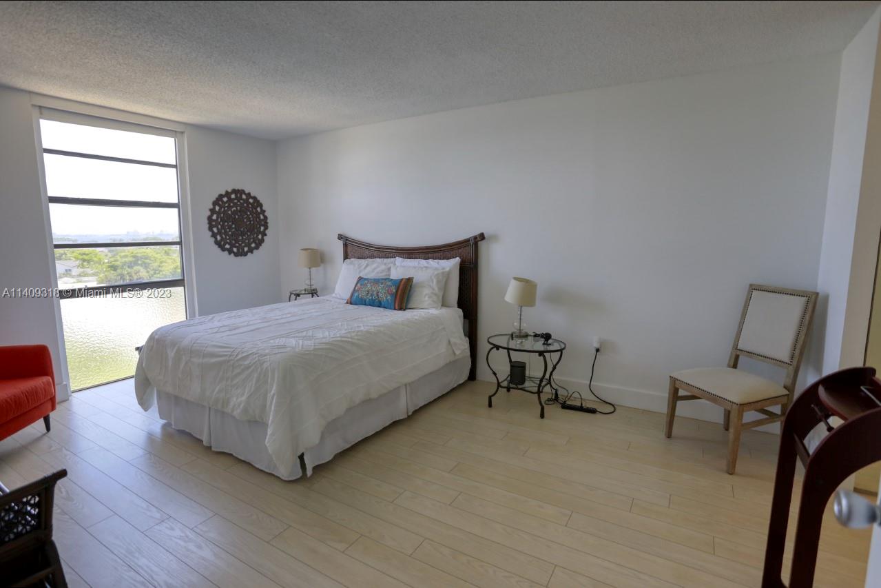 2500 NE 135th St # C701